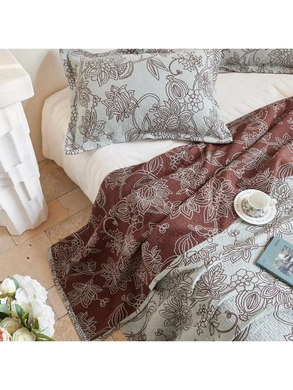 100% Cotton Vintage Floral Quilt Set - Reversible Bedspread with 2 Pillow Shams